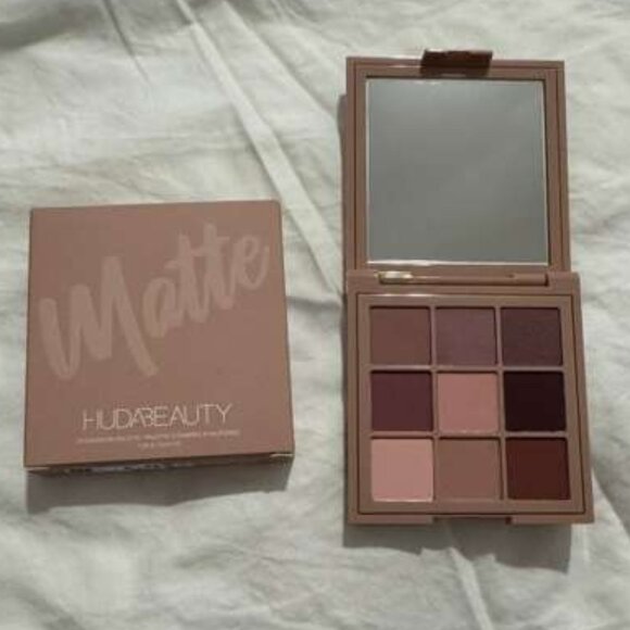 Huda beauty Matte Obsessions Eyeshadow Palette - Picture 4 of 4